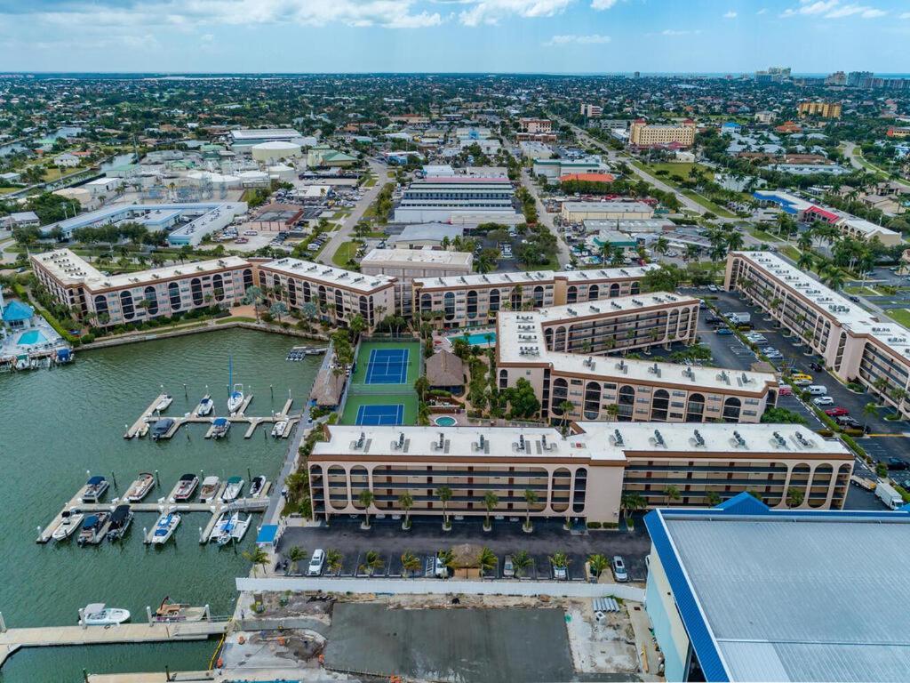 Knot A Care Remodeled Direct Water Access Condo With Ocean And Pool Views Now Sleeps Six Marco Island Extérieur photo